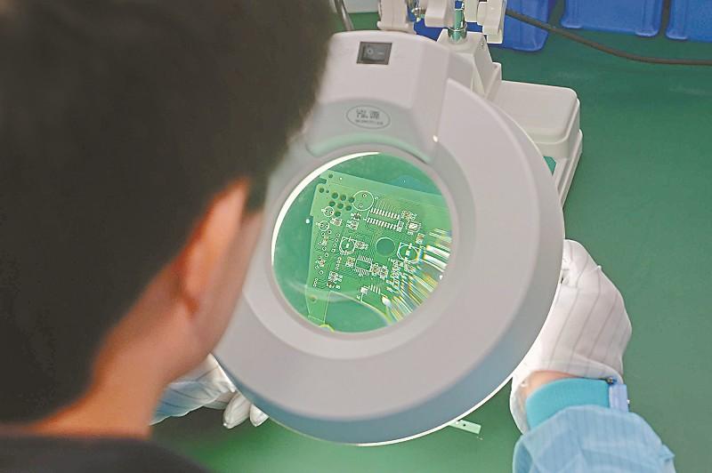 从微米级精度到产业生态：硬件制造的多维进化之路