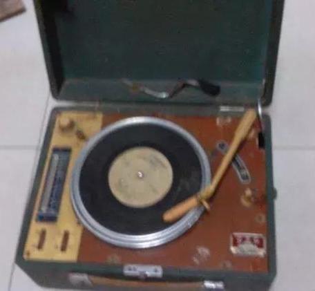 古董收藏：在时光褶皱外打捞文明的印记