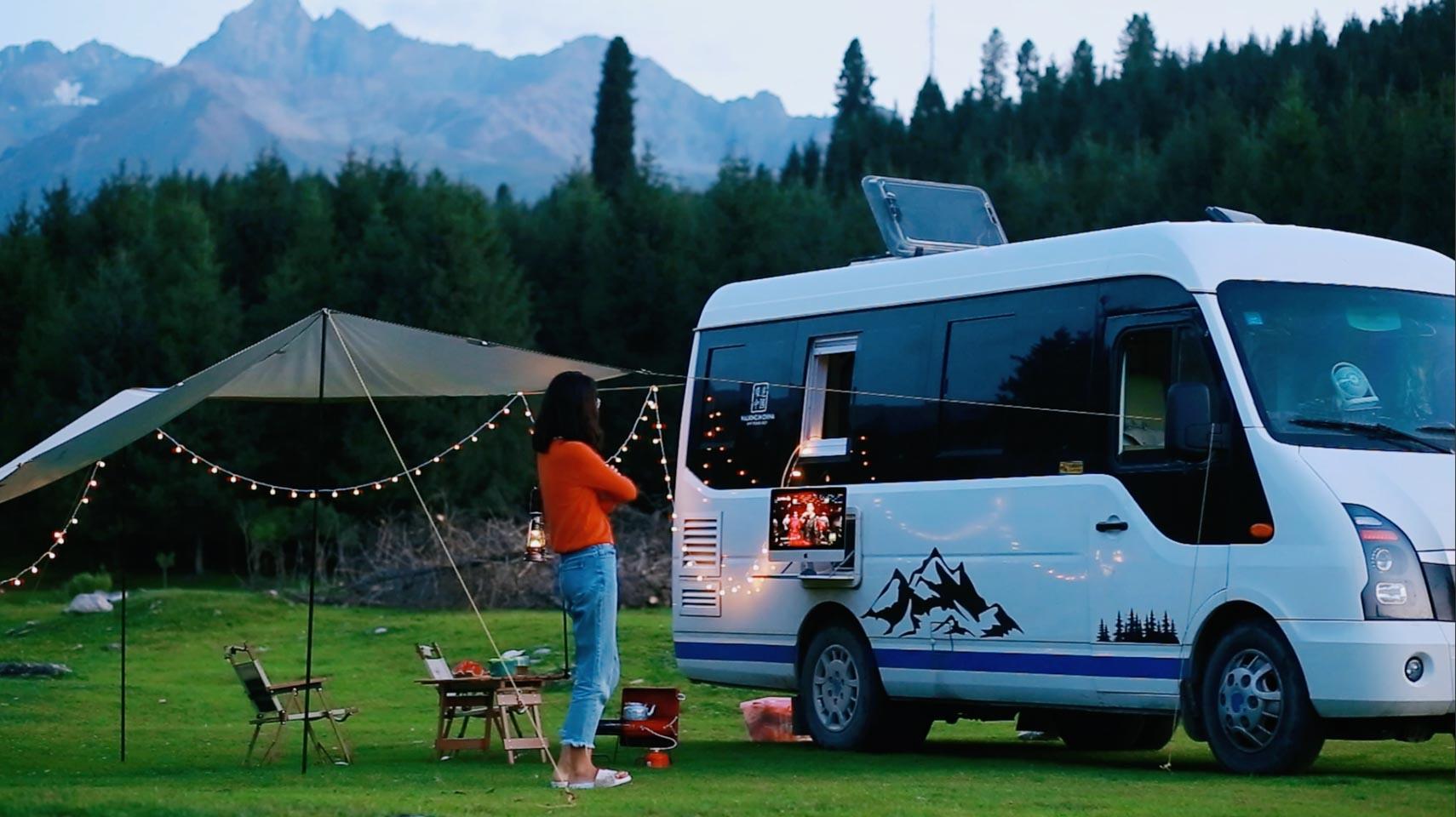 车轮上的炊烟，载着星辰回家