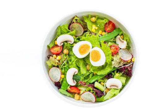 碗里的四季:沙拉里藏着的自然诗篇