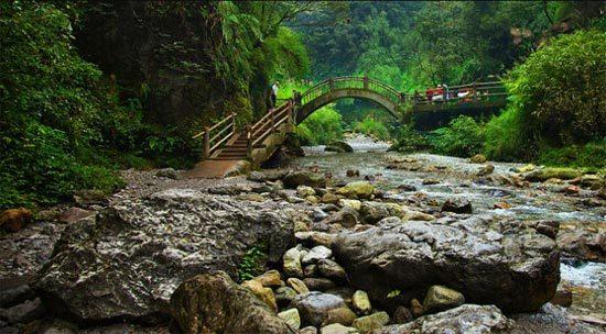 摄影：在光影交错间镌刻时代的褶皱