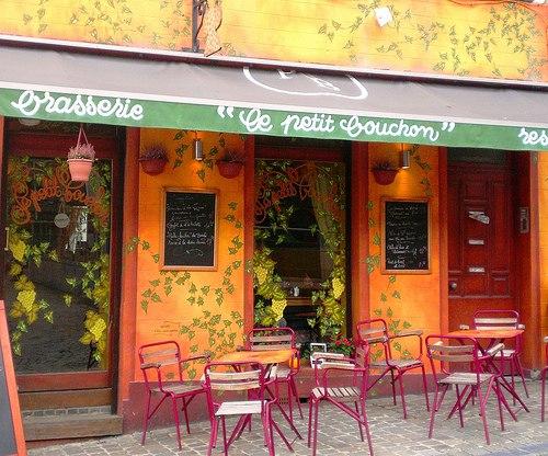 街角咖啡馆：藏在城市肌理里的文化密码