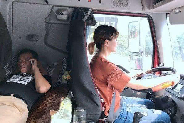 方向盘上的江湖：那些轮子转出来的烟火人生