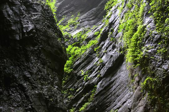 岩壁：沉默的试炼场