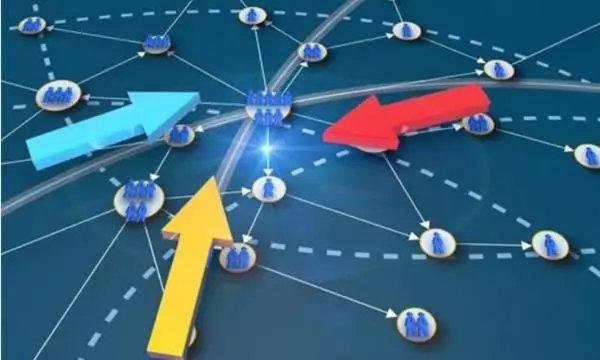 指尖划过的心动，藏着信息流广告的温柔陷阱