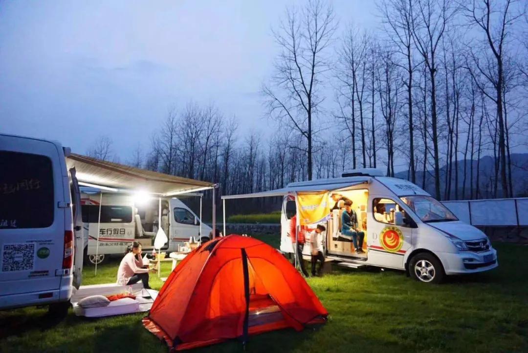 车轮上的家：房车旅行里藏着的生活新可能