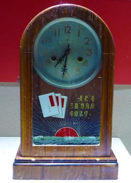 指尖划过的设计痕迹：一场与时光共舞的邂逅