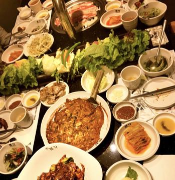 韩餐：让味蕾在辣椒海里蹦迪的快乐密码