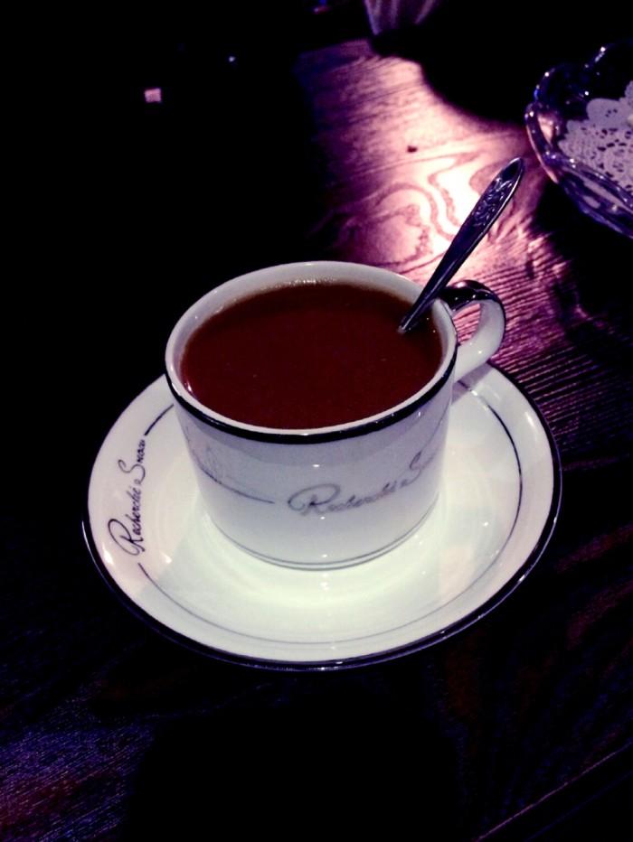 研磨时光的琥珀色诗篇