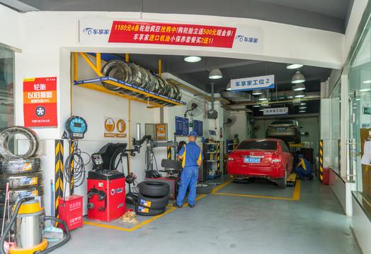 拧动命运的扳手 —— 汽修房里的青春答卷