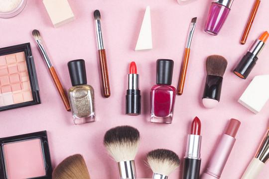 化妆品：描摹生活的万千色彩