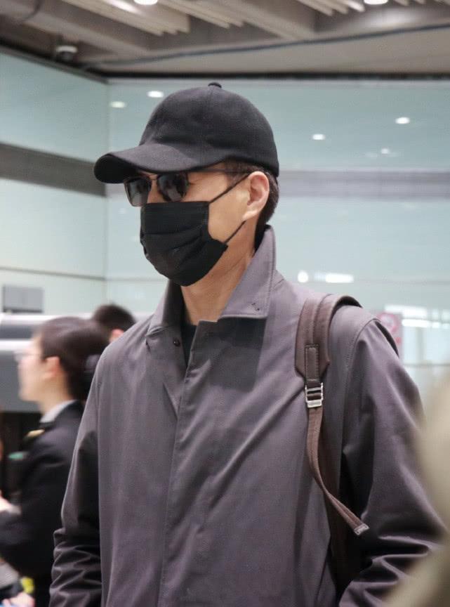 心灵的褶皱:那些藏在日常褶皱里的心理密码