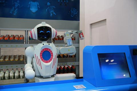 钢铁与温度：那些走进生活褶皱里的机器人