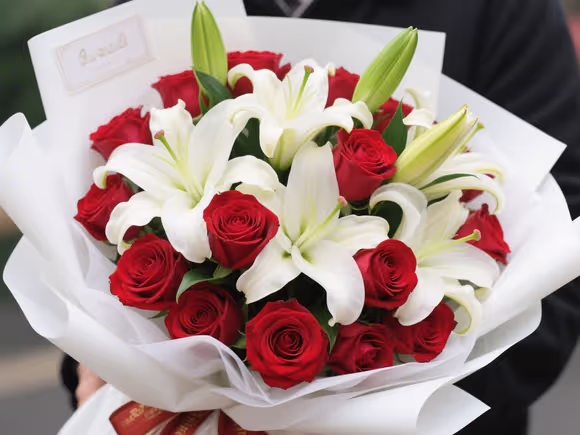 玫瑰百合花束价格