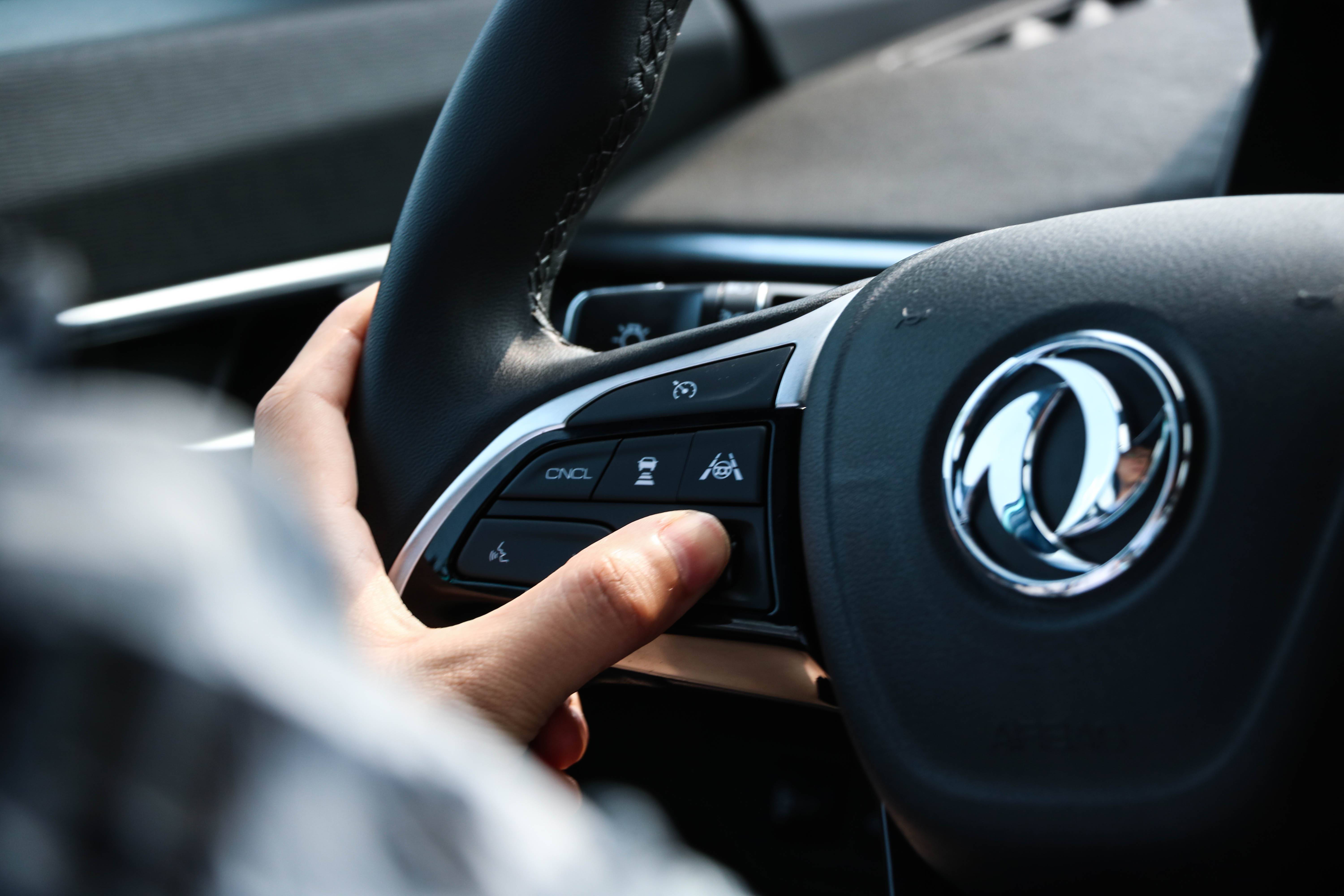 方向盘上的智慧助手:辅助驾驶如何重塑我们的出行图景