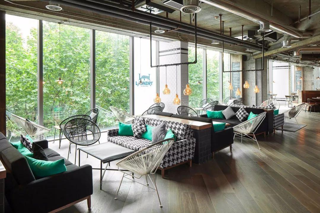 网红餐厅生存图鉴：当打卡滤镜遇上现实的辣椒面