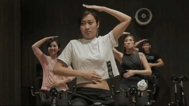 那些浸透汗水的纹路，都是生命写给自己的诗