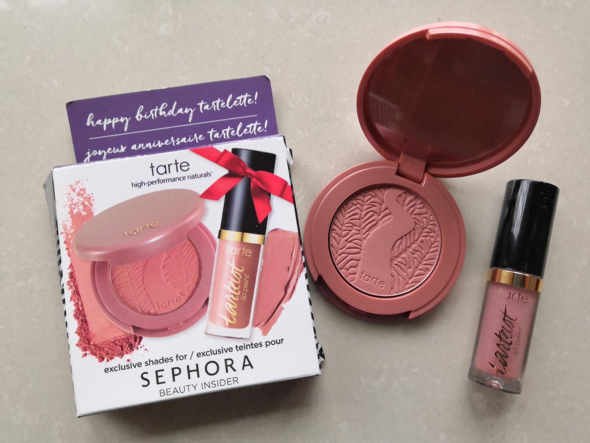 月光吻过的容颜：腮红与唇釉的诗学