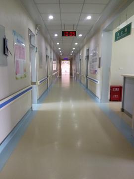 听诊器与屏幕之间：那些藏在医院走廊里的故事