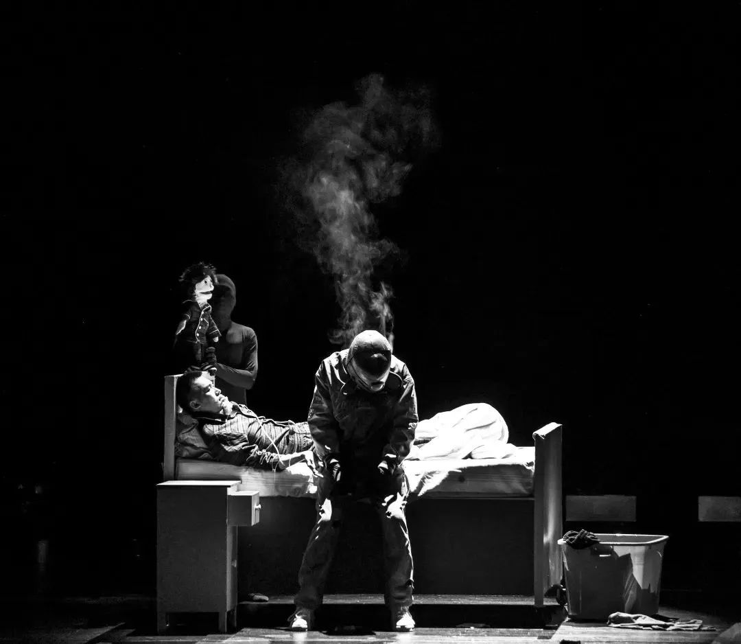 舞台上的生命褶皱：话剧艺术的百年沉思