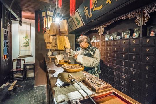 老药铺里的四季草木香