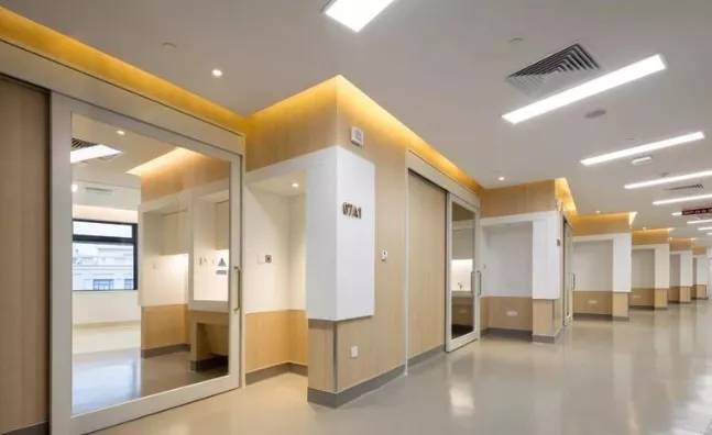 医疗空间里的光影与生命轨迹