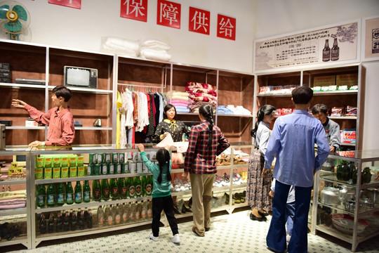 百货浪潮里的新旧交响：一场穿越时光的消费之旅