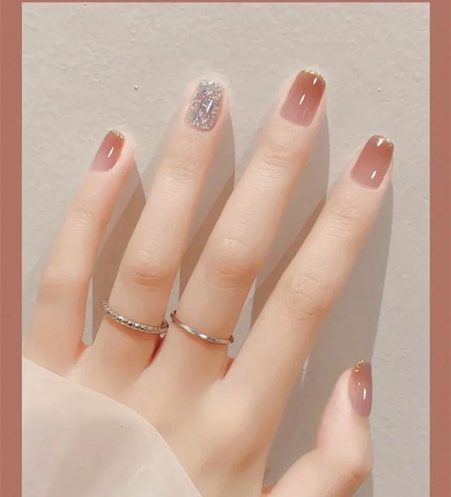 指尖的艺术革命：美甲如何重塑当代审美与生活态度