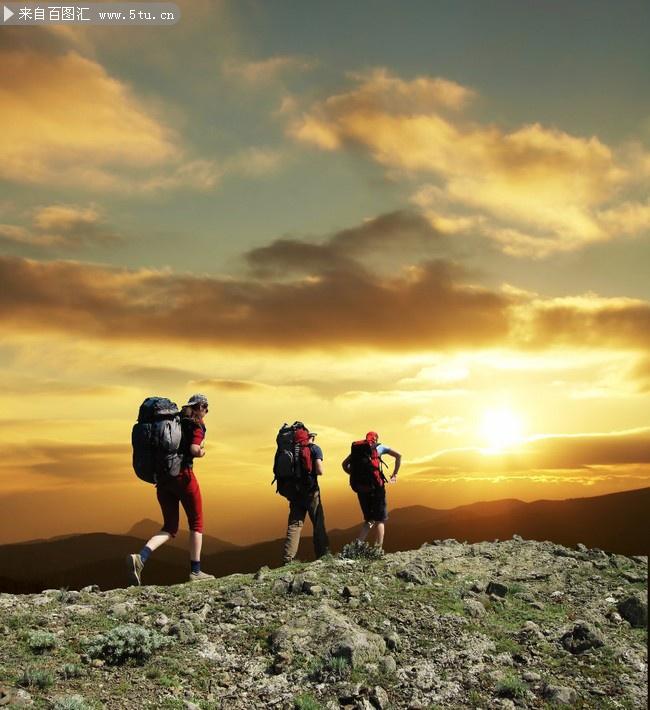 山野间的呼吸：户外运动如何重塑现代人的生命维度