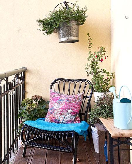 阳台上的藤椅，藏着四季的故事