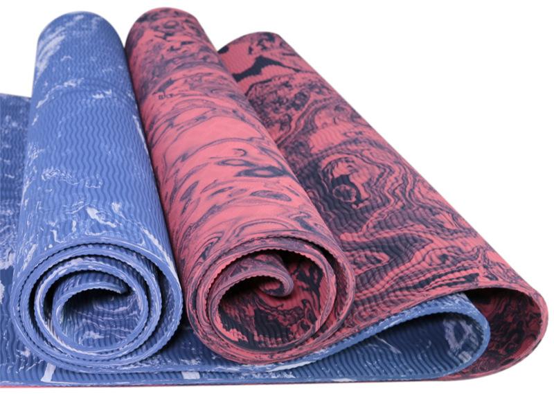 瑜伽垫上的小日子：从拧麻花到放空的奇妙旅程