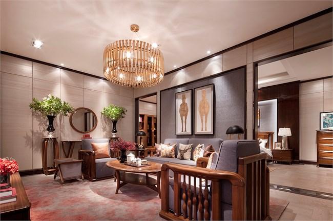 展厅里的奇妙碰撞：当颜料与目光玩起捉迷藏