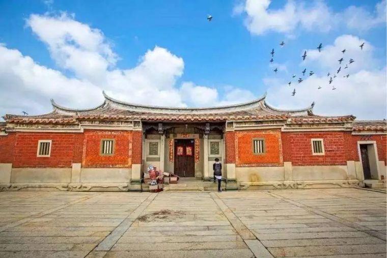 光影织就的空间诗学：建筑设计中的地域灵魂与时代对话