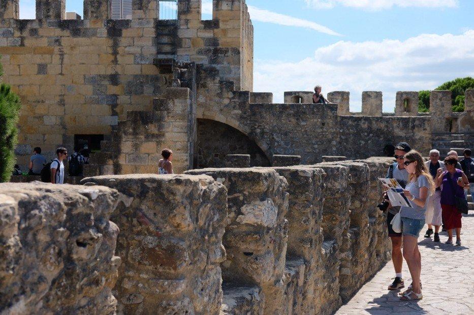 街角的咖啡香里，藏着旅途最动人的答案