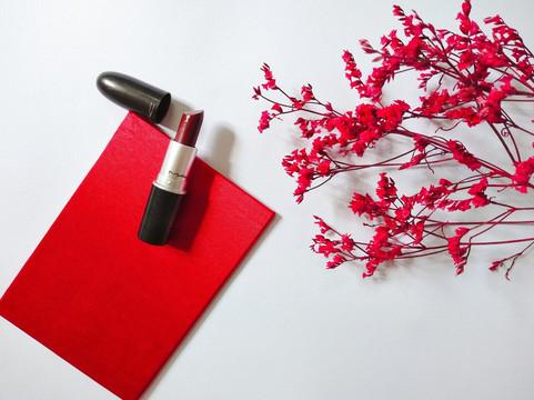 口红：藏在管子里的秘密心事