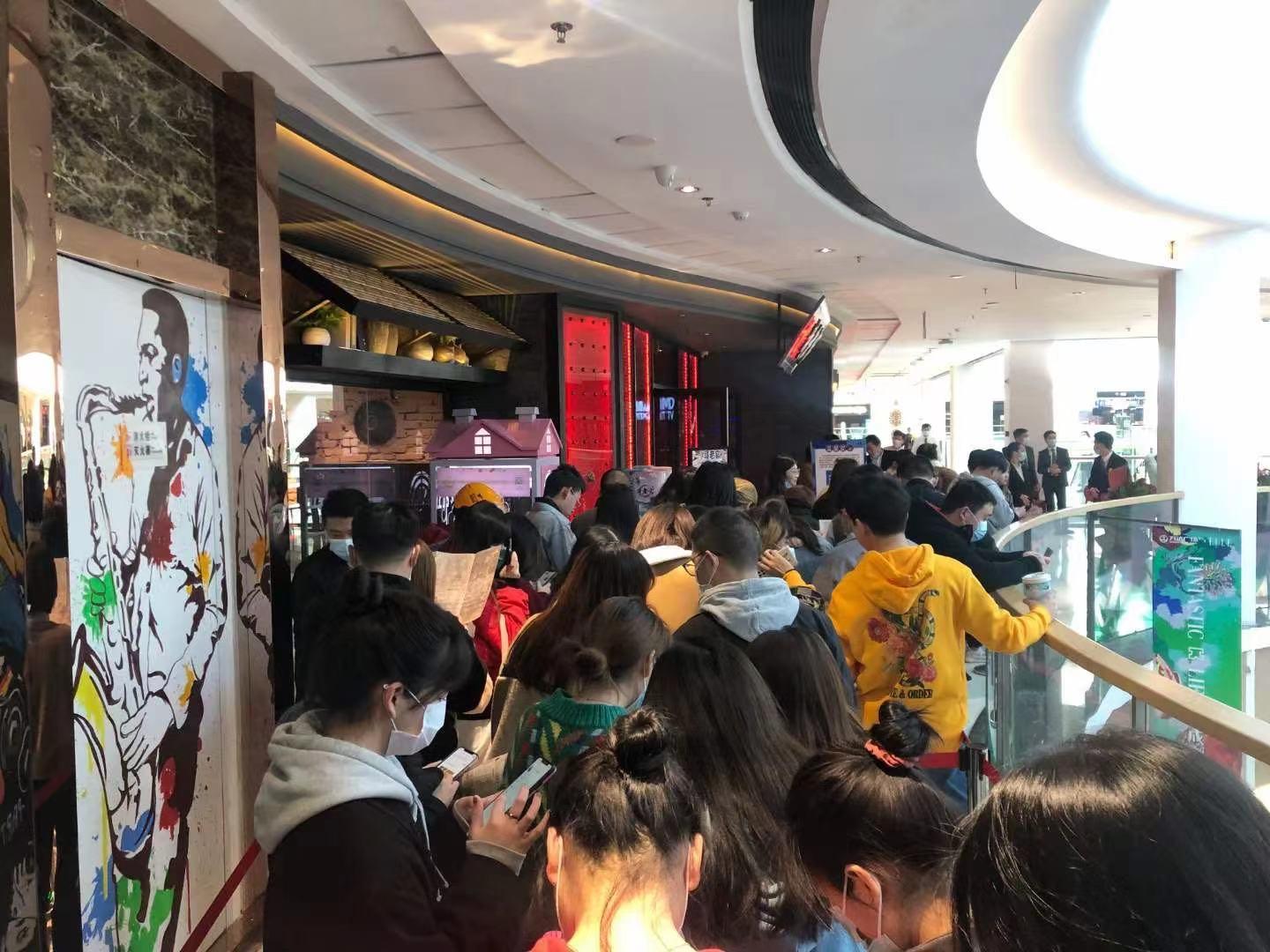 网红餐厅排队玄学：三小时换一口的快乐，到底藏着多少套路？