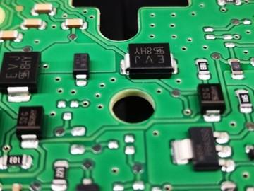 一块 PCBA 板里的生命密码：藏在电子心跳里的匠心