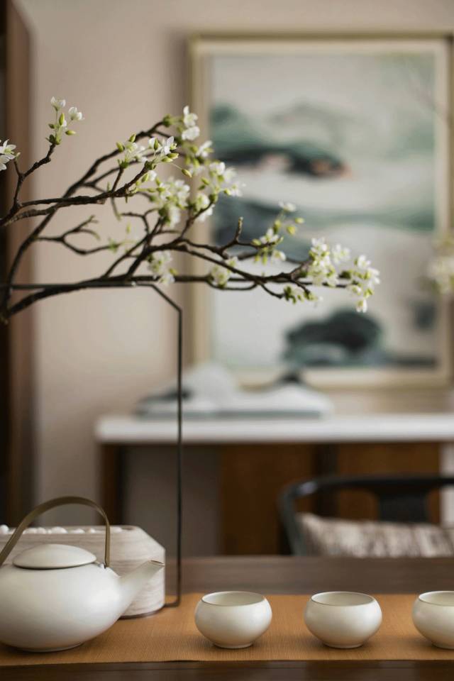 竹炉沸雪时，茶香漫过指尖的光阴