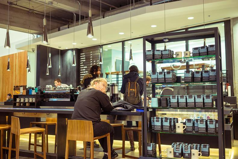 一杯咖啡里的世界：从豆荚到杯中醇香的旅程