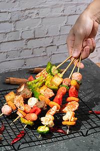 艺术这东西，居然藏在烤串摊和草稿纸里