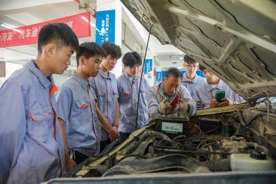 从车间到课堂：职业教育里藏着的成长密码