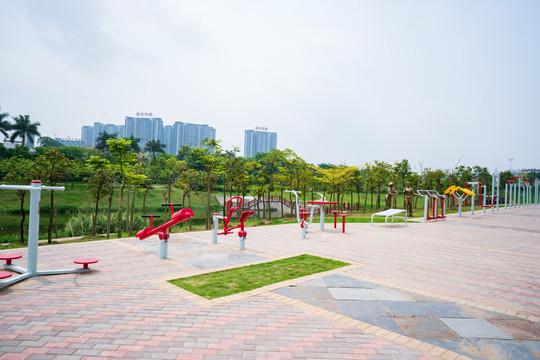 汗水滴答的日子里，身体悄悄在开狂欢派对