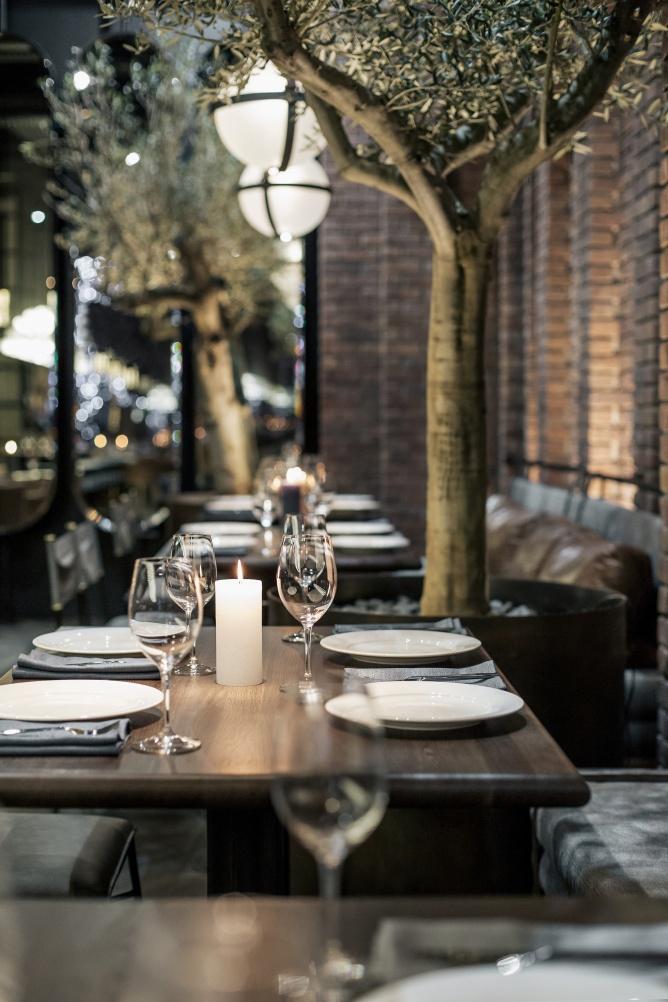 金属与光影的协奏：硬件制造里的诗意栖居