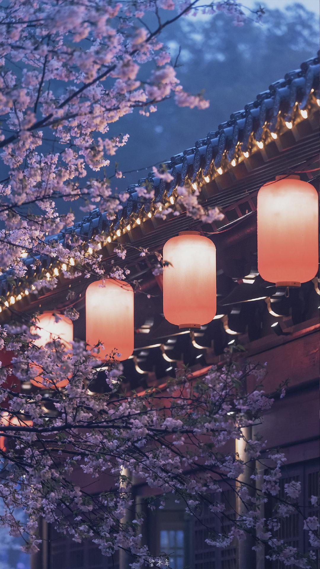 屋檐下的灯火，藏着多少未说出口的惦念