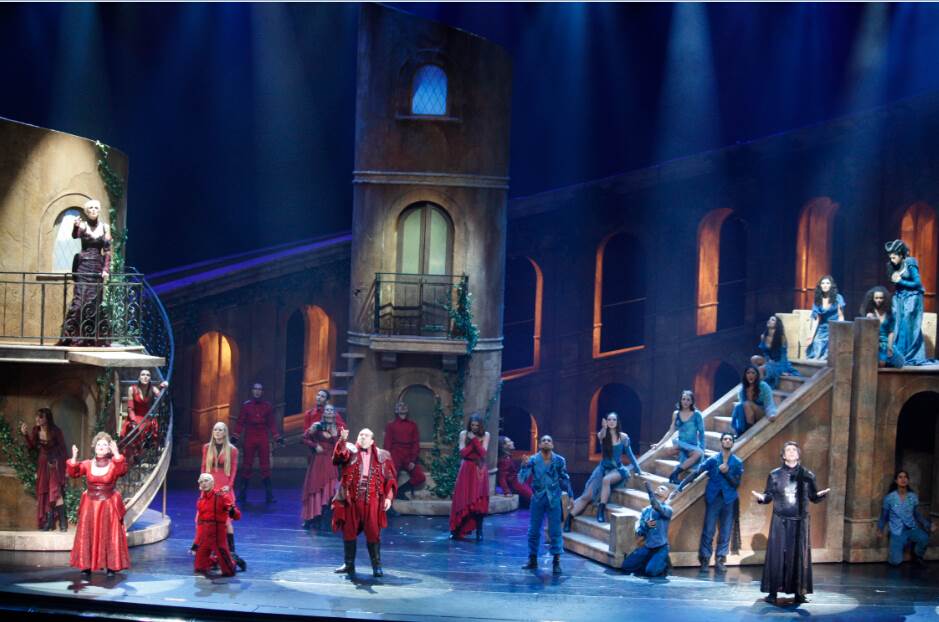 灯影里的咏叹：当旋律与故事在舞台上共舞