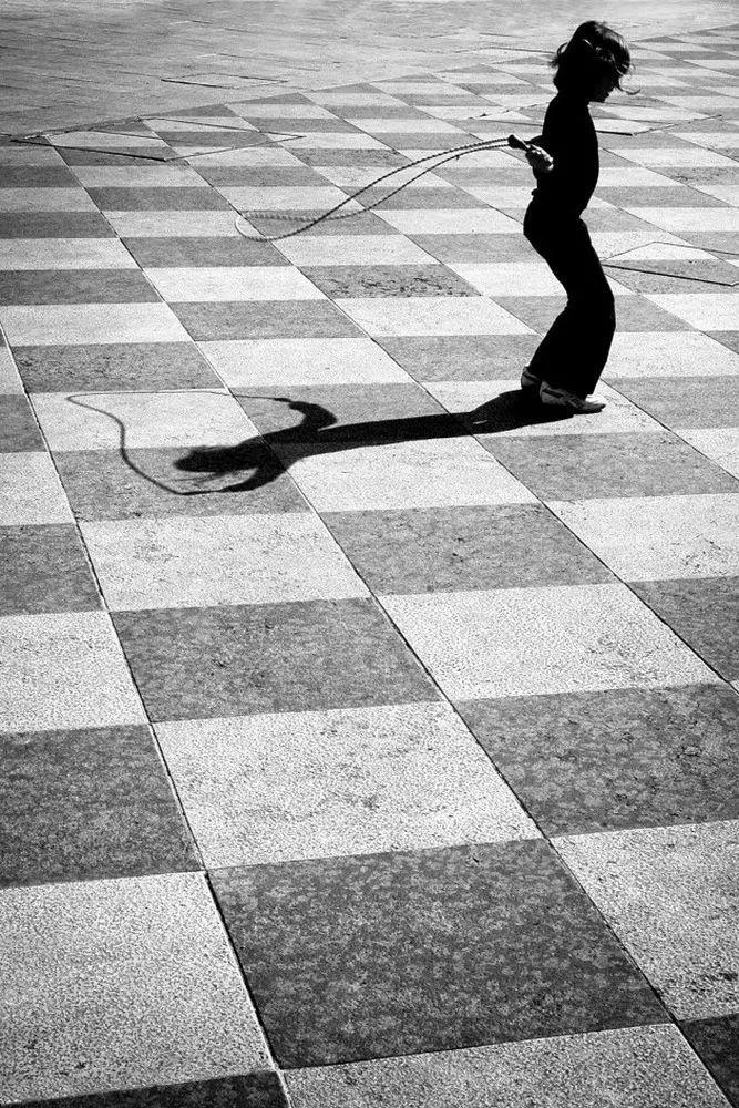 镜头扫过街角时,总有故事在闪光