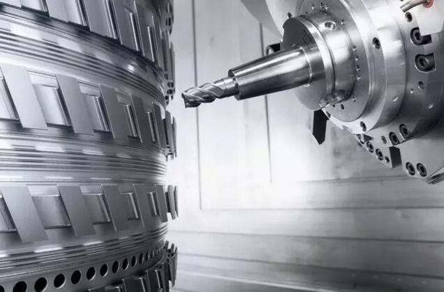 精密与突破：硬件制造领域的技术深耕与产业变革