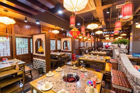 锅铲碰碗沿的日子里，藏着最暖的月光