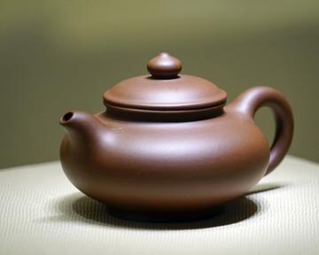 紫砂壶里泡出的闲情：聊聊那些藏在茶汤里的讲究