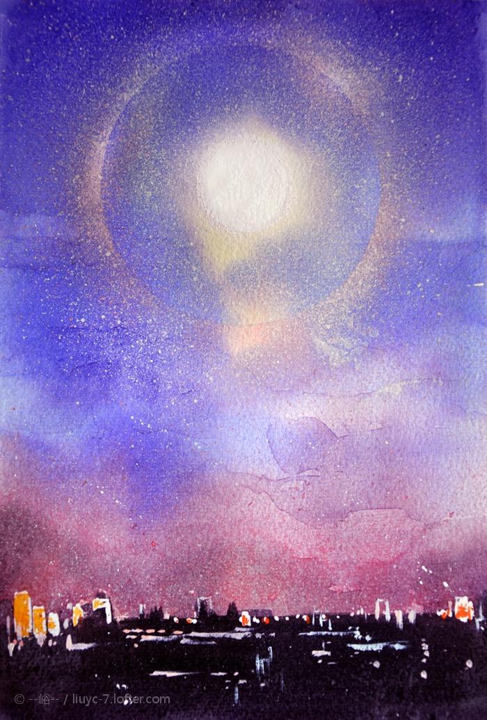 天上挂着七彩光环?这月亮在给咱们报风信呢